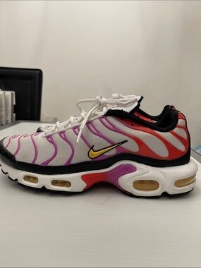 NIKE AIR MAX PLUS MNS RUNNING SNEAKERS WOMENS SIZE 10.5